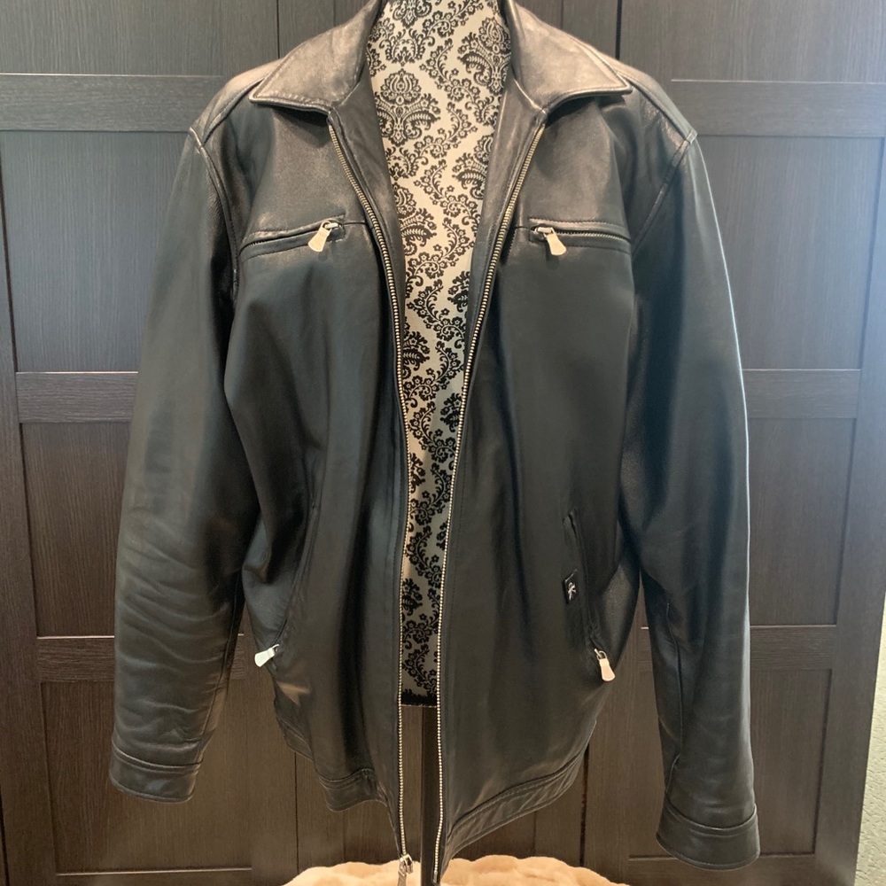 Men’s genuine lamb skin leather jacket.